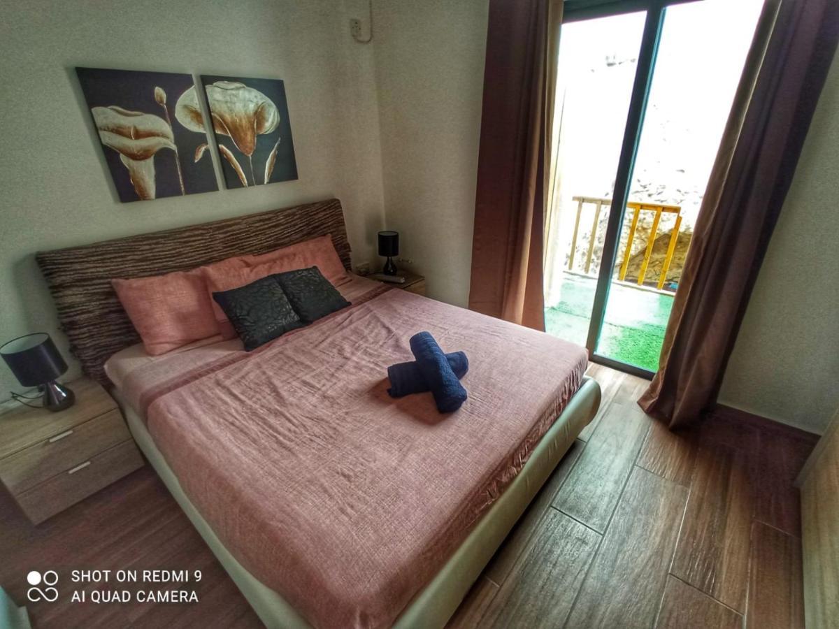 Town House With Private Pool In Village Centre Kalkara Luaran gambar